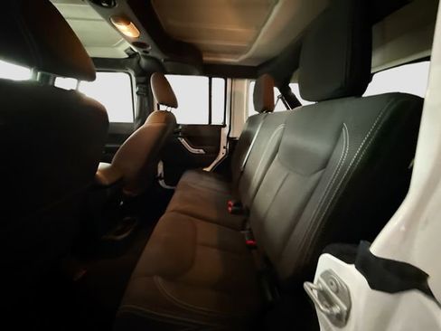 Used 2016 Jeep Wrangler Unlimited Rubicon image 22