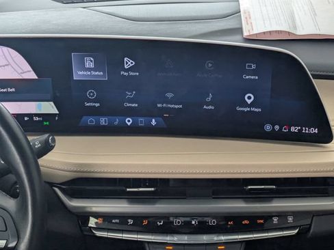 Used 2025 Cadillac XT4 Premium Luxury FWD image 17