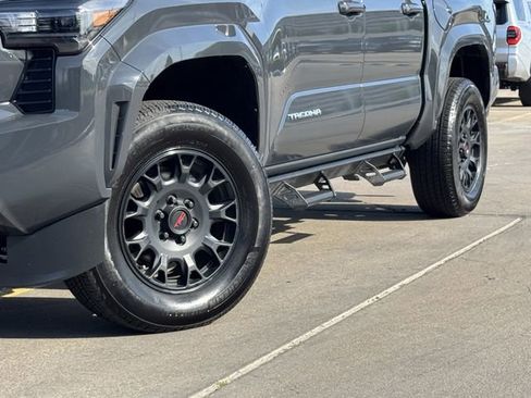 Certified 2025 Toyota Tacoma SR5 AWD/4WD image 11