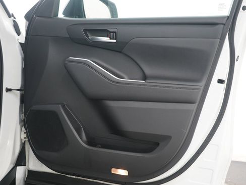 Used 2022 Toyota Highlander XSE image 9