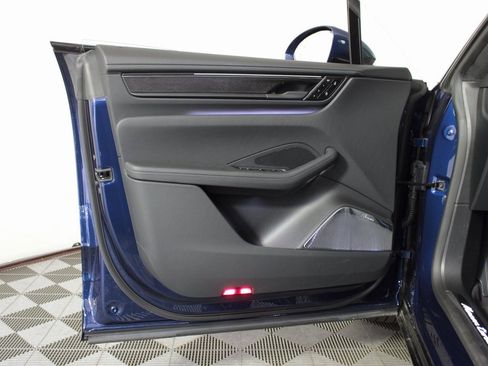 Used 2025 Porsche Macan Turbo Electric image 15