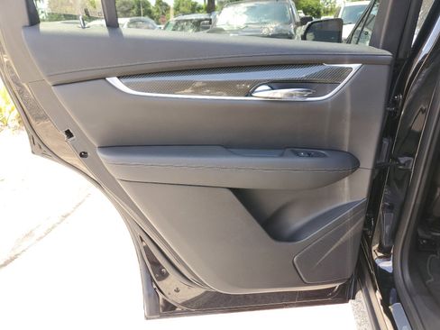 Used 2021 Cadillac XT6 Premium Luxury image 13