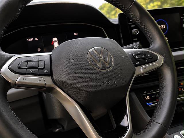 Used 2025 Volkswagen Jetta SE FWD image 16
