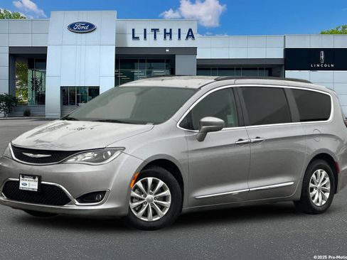Used 2017 Chrysler Pacifica Touring-L image 1