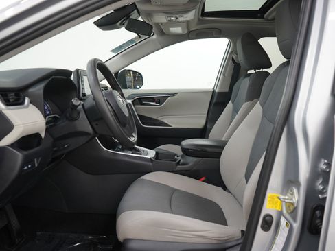 Used 2019 Toyota RAV4 XLE AWD/4WD image 22