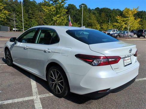 Used 2023 Toyota Camry XLE image 6