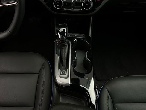 Used 2025 Buick Envista Sport Touring image 14