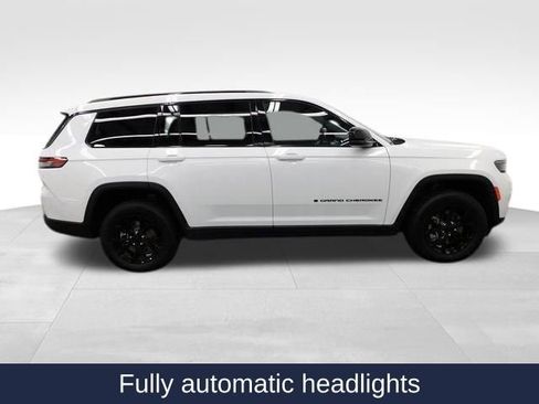 Used 2024 Jeep Grand Cherokee L Altitude image 15