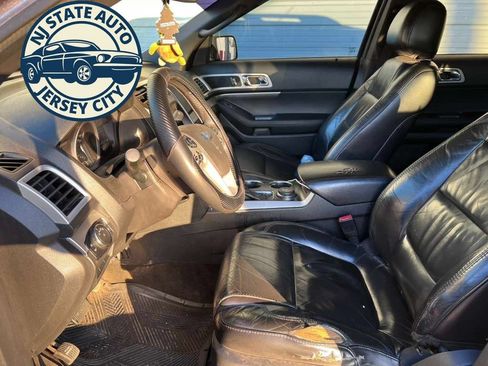 Used 2014 Ford Explorer XLT w/ Equipment Group 202A AWD/4WD image 5