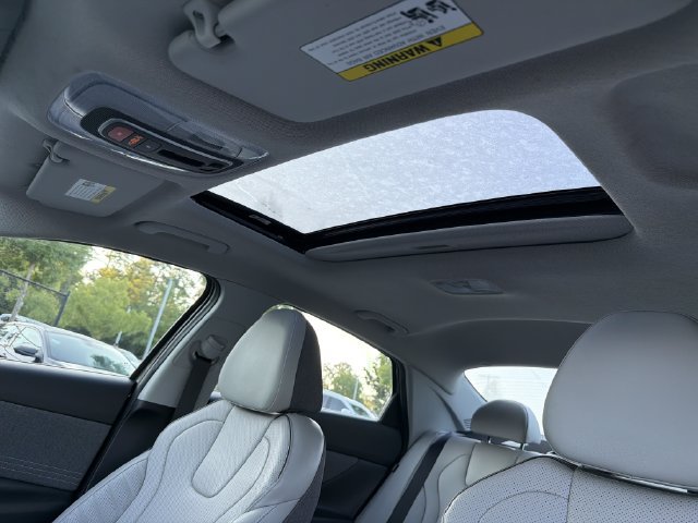 Certified 2024 Hyundai Elantra Limited FWD image 35