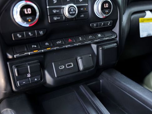 Used 2020 GMC Sierra 1500 SLT RWD image 22