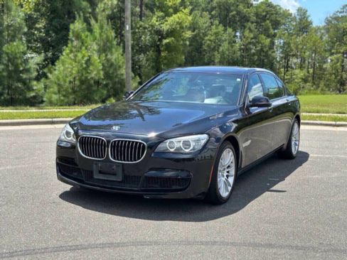 Used 2015 BMW 740Li xDrive image 3