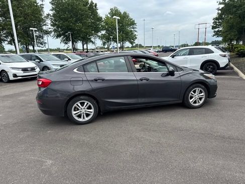 Used 2017 Chevrolet Cruze LT w/ Convenience Package FWD image 9