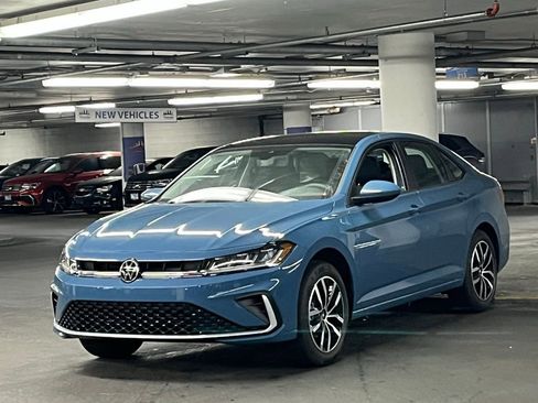 New 2026 Volkswagen Jetta SE FWD image 3