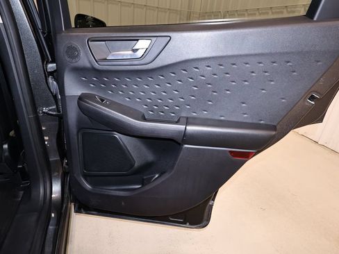 Certified 2020 Ford Escape Titanium w/ Titanium Premium Package 2.0 AWD/4WD image 18