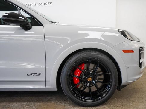 Used 2025 Porsche Cayenne GTS AWD/4WD image 18