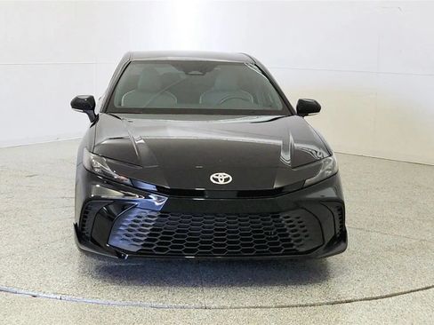 Used 2025 Toyota Camry SE FWD image 2