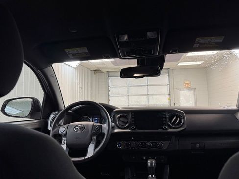 Used 2022 Toyota Tacoma TRD Off-Road image 19