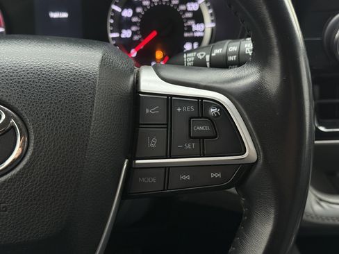 Used 2022 Toyota Highlander LE image 18