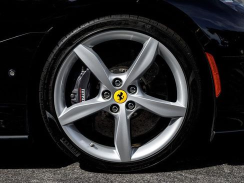 Used 2019 Ferrari Portofino RWD image 36