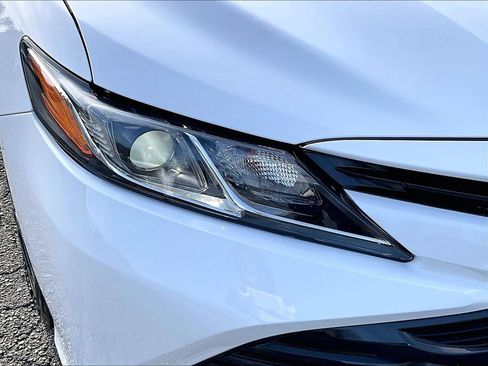 Used 2020 Toyota Camry LE image 28