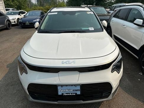 Used 2023 Kia Niro Wave FWD image 3