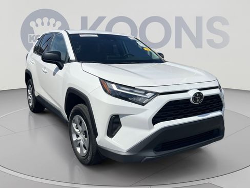Used 2025 Toyota RAV4 LE AWD/4WD image 5