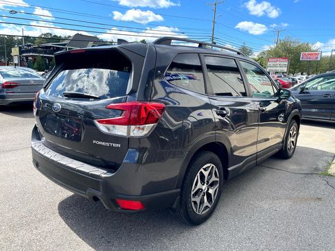 Used 2019 Subaru Forester Premium image 4