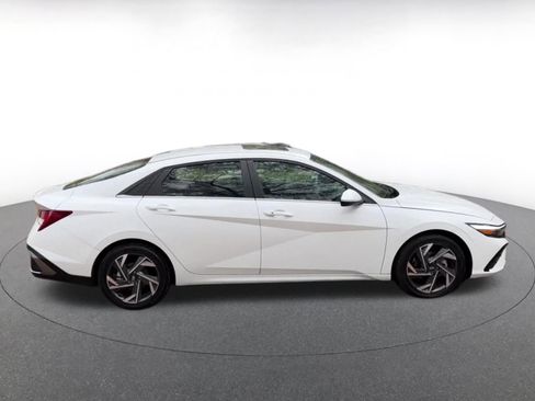 Used 2025 Hyundai Elantra SEL image 16