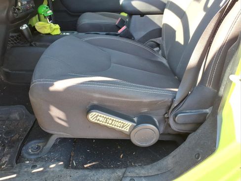 Used 2016 Jeep Wrangler Unlimited Rubicon w/ Connectivity Group image 24