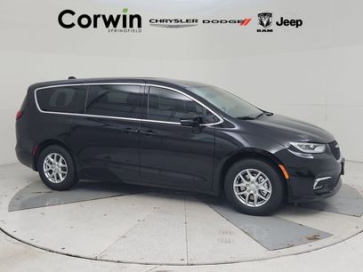 New 2026 Chrysler Pacifica Select