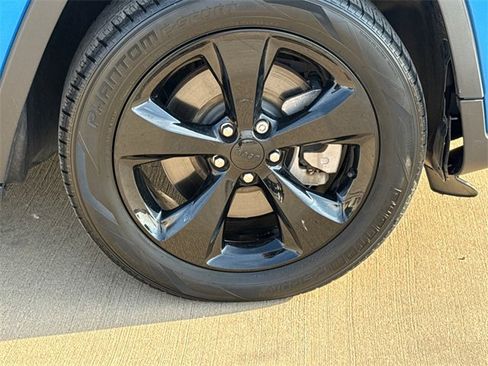 Used 2021 Jeep Cherokee Latitude Plus image 9