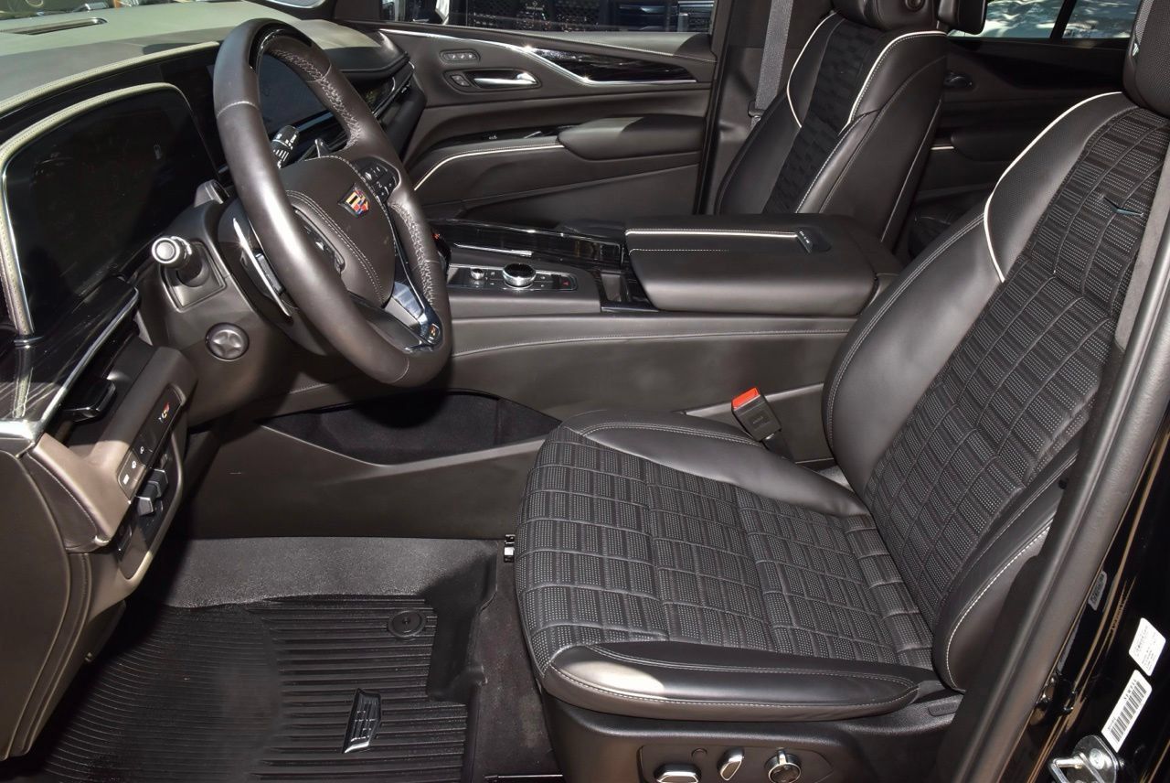 Used 2023 Cadillac Escalade V w/ LPO, ONYX Package AWD/4WD image 13