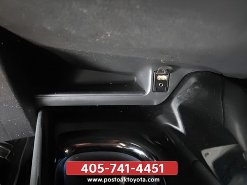 Used 2019 Toyota C-HR Limited FWD image 22