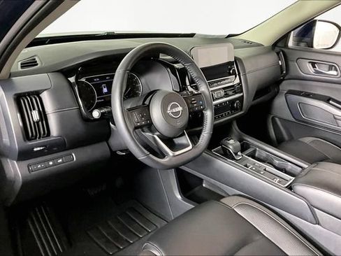 Used 2025 Nissan Pathfinder SL image 15