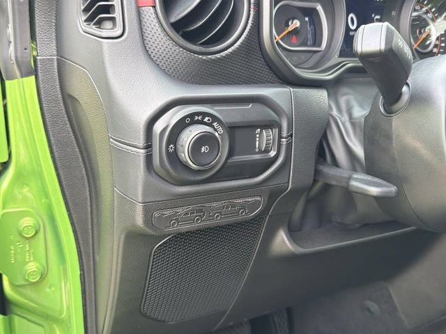 Used 2025 Jeep Wrangler Unlimited Rubicon AWD/4WD image 17