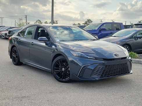 Used 2025 Toyota Camry SE image 37