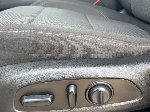 Used 2021 Chevrolet Traverse LT FWD image 30