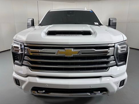 Used 2024 Chevrolet Silverado 3500 High Country w/ High Country Premium Package AWD/4WD image 4