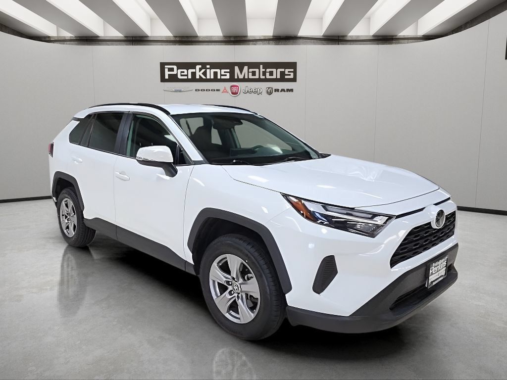 Used 2025 Toyota RAV4 XLE w/ Weather Package AWD/4WD image 8