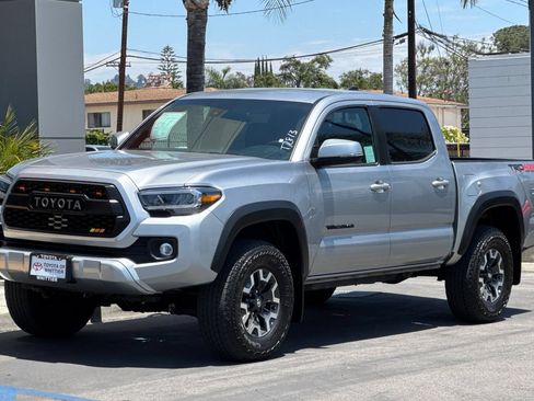 Certified 2023 Toyota Tacoma TRD Off-Road w/ Black Out Package (TMS) AWD/4WD image 10