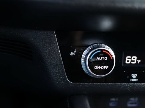 Used 2024 Mitsubishi Outlander SE Black Edition AWD/4WD image 16