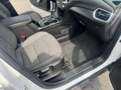Used 2018 Chevrolet Equinox LT AWD/4WD image 17