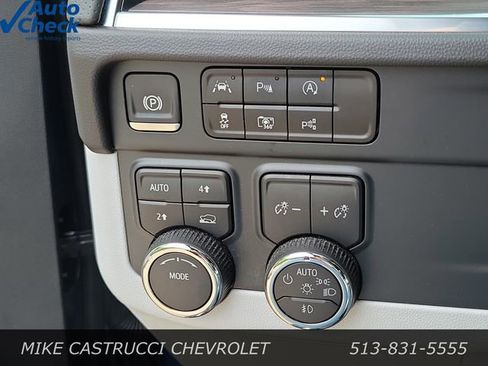Used 2025 Chevrolet Suburban Premier AWD/4WD image 23