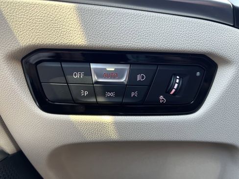 Certified 2025 BMW 330i xDrive Sedan w/ Premium Package image 19