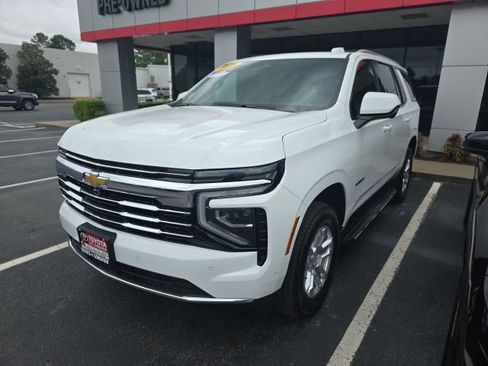 Used 2025 Chevrolet Tahoe LT image 3
