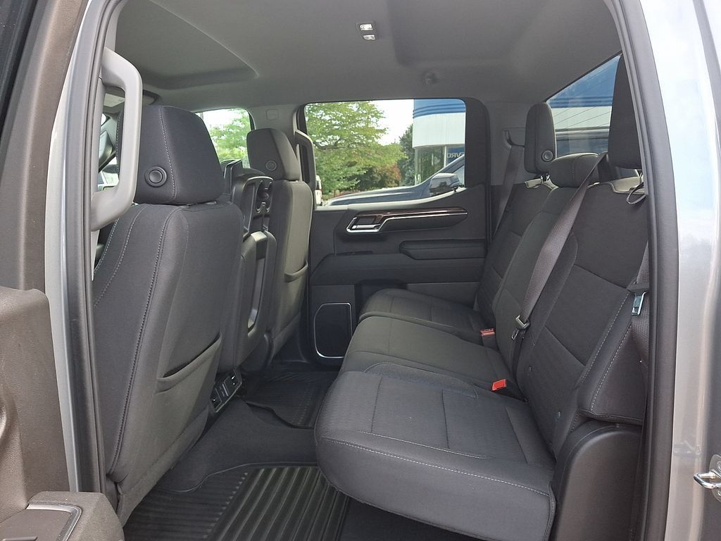 Certified 2024 Chevrolet Silverado 1500 LT AWD/4WD image 10