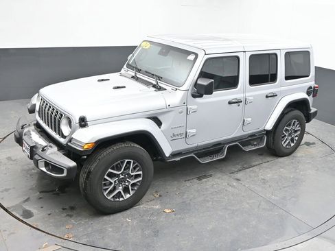 Used 2024 Jeep Wrangler Sahara image 29