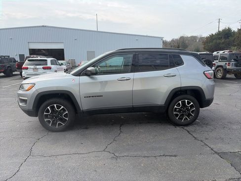 Used 2021 Jeep Compass Trailhawk image 4