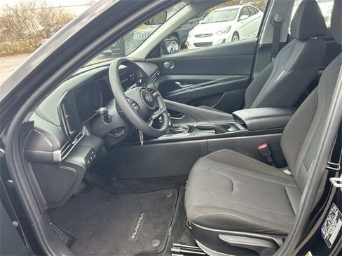 Certified 2023 Hyundai Elantra SE w/ Cargo Package image 12